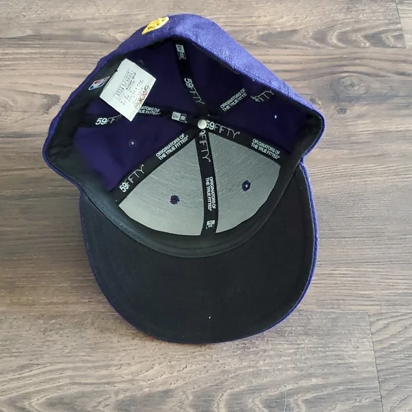 Los Angeles Lakers Hat - Picture 5 of 7